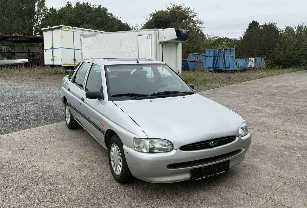 Ford 1.4i CLX ** TRES BON ETAT ** A VOIR **