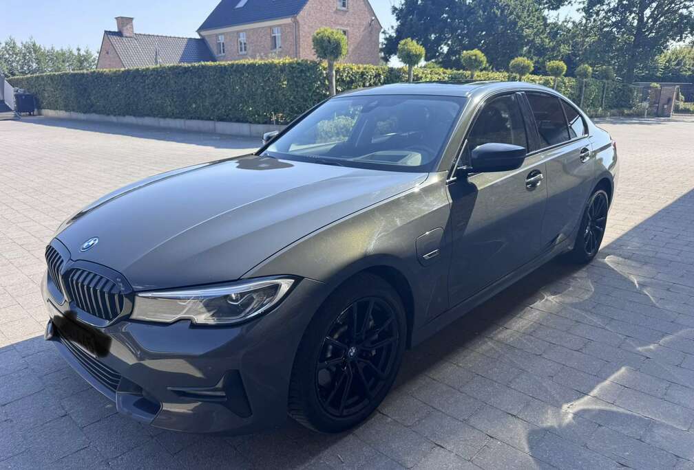 BMW 330E 320ch, Black details