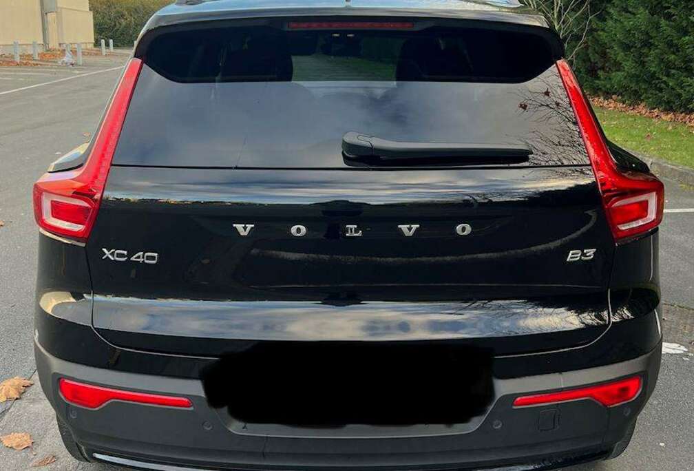 Volvo XC40 2.0 B3 MHEV Plus Dark Design DCT