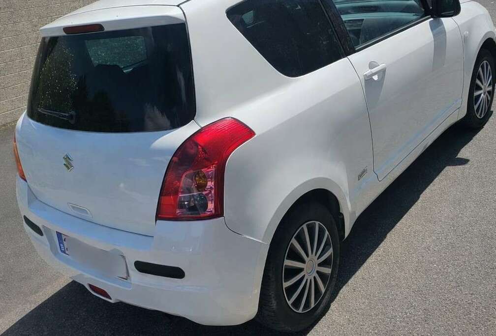 Suzuki 1.3i GL Suziki swift prêt à immatriculer