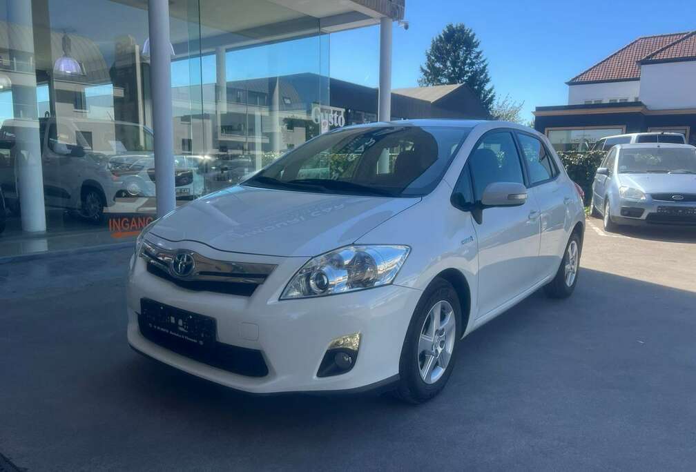 Toyota 1.8 Hybrid Life