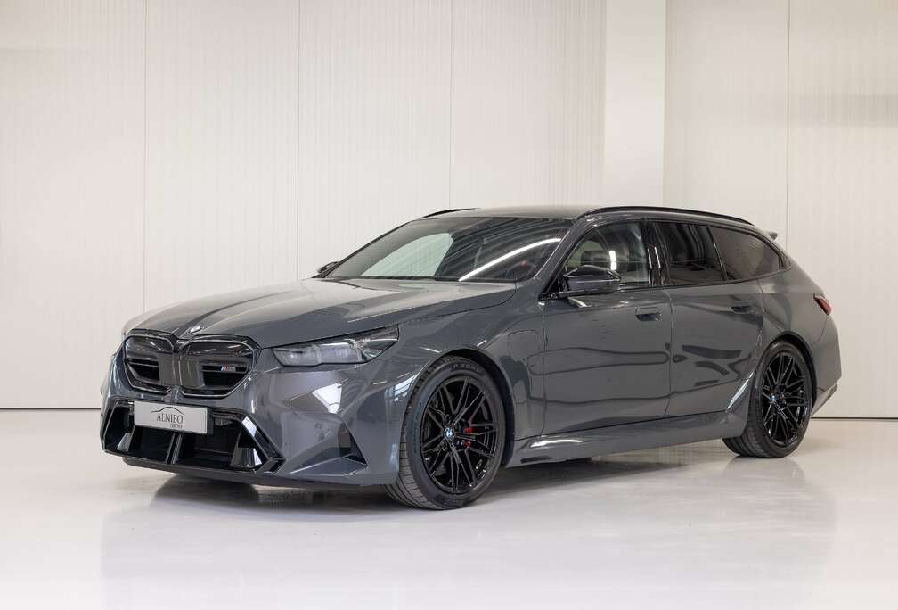 BMW M5 Touring PHEV 4.4 AS (535 kW)