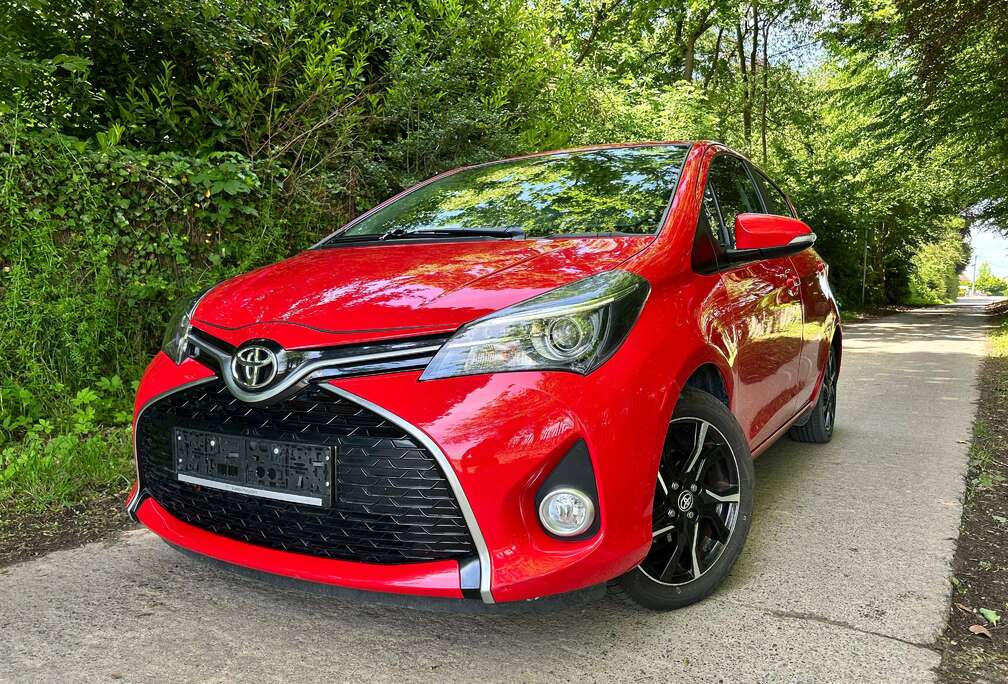 Toyota Yaris 1.33i VVT-i Essence Comfort and pack Style 5 portes CAMERA CRUISE AIR-CO NAVIGATION GARANTIE 1AN/AVEC DEM. D\'IMMAT.