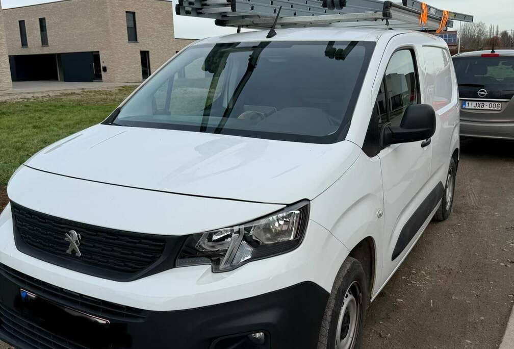 Peugeot 1.5 BlueHDi L1 STD Light Pro (EU6.2)