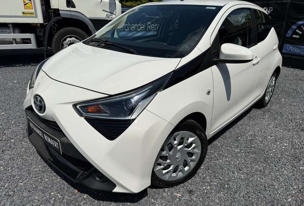 Toyota Automaat, Airco, Apple CarPlay & Android Auto, Parkeercamera + 12M Garantie