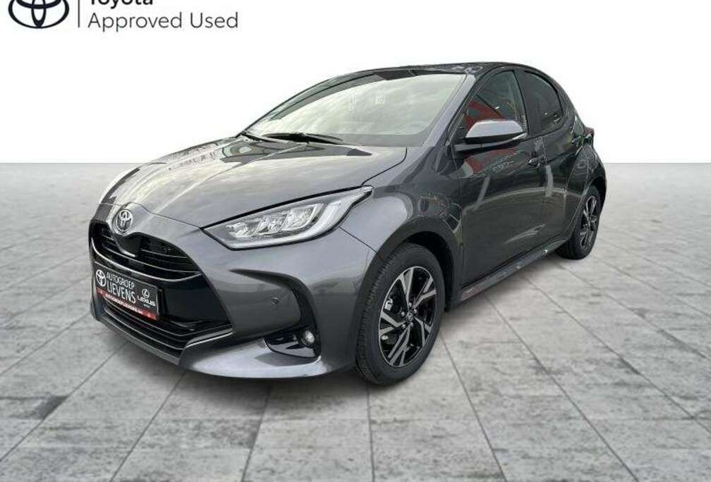 Toyota 1.5 HYB ICONIC + HI-TECH PACK