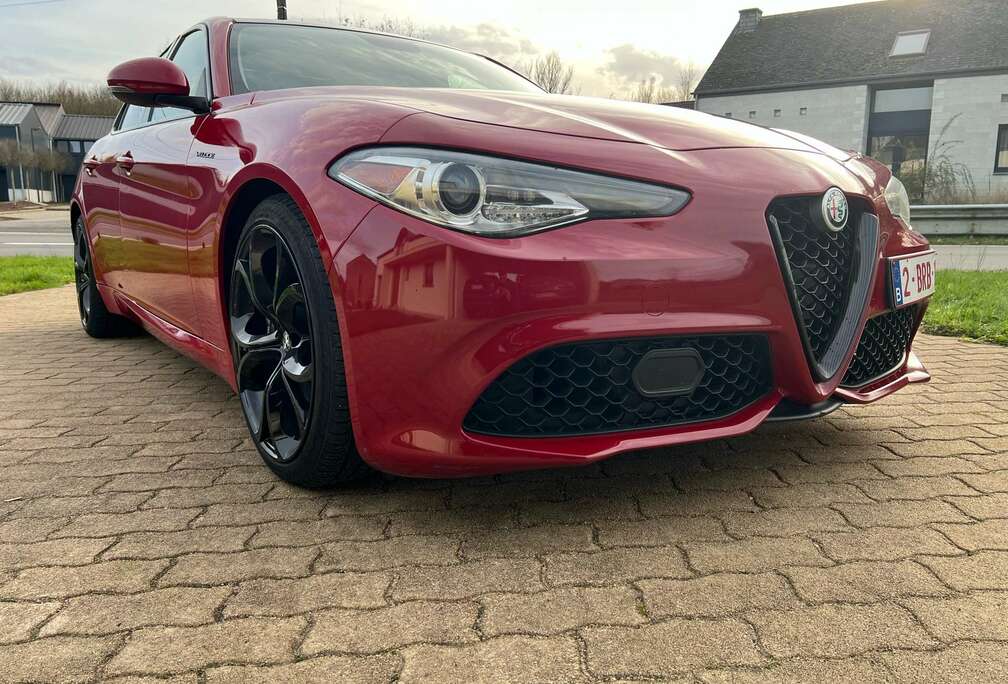 Alfa Romeo 2.0 Turbo 16V AT8-Q4 Veloce