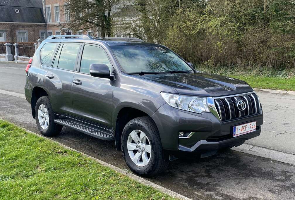Toyota Land Cruiser 2.8 D-4D Country A/T (EU6.2)
