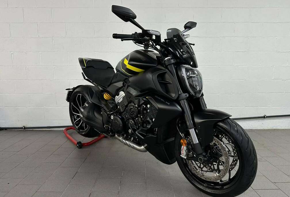 V4 ***DUCATI SAMBREVILLE***