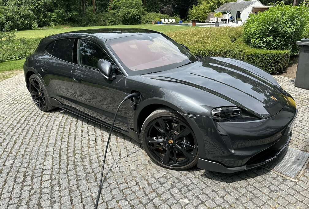 Porsche 4 Cross Turismo