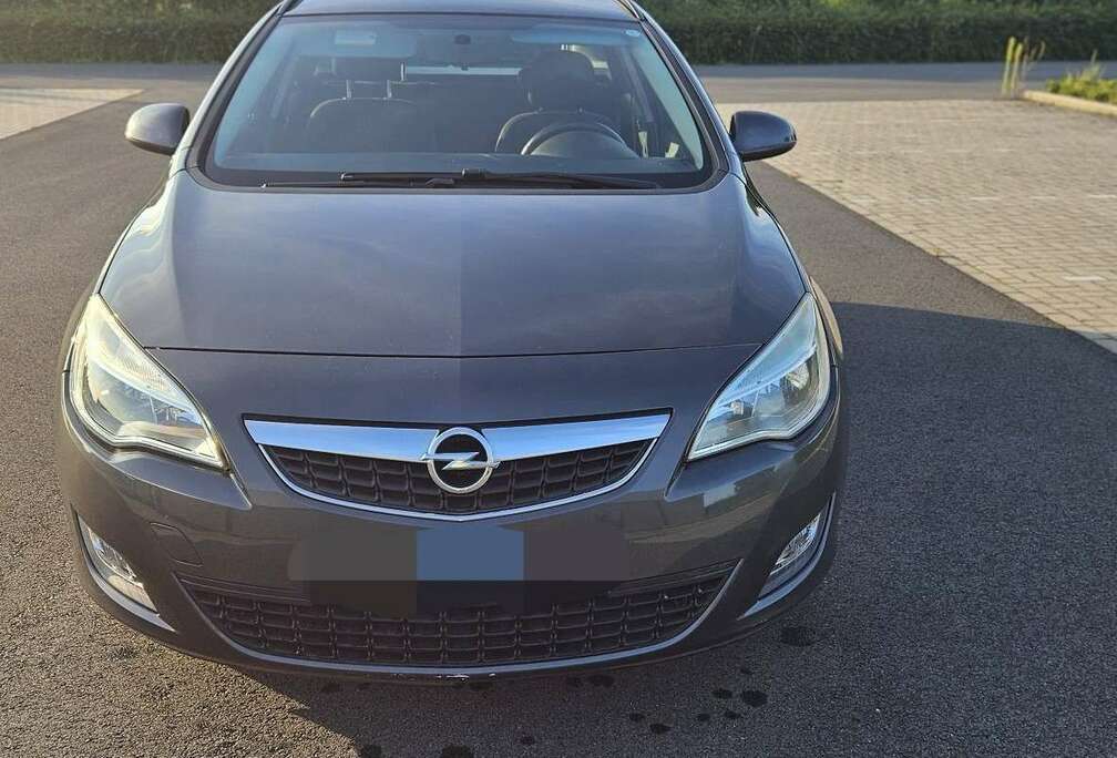 Opel 1.6 Sports Tourer Aut. Active