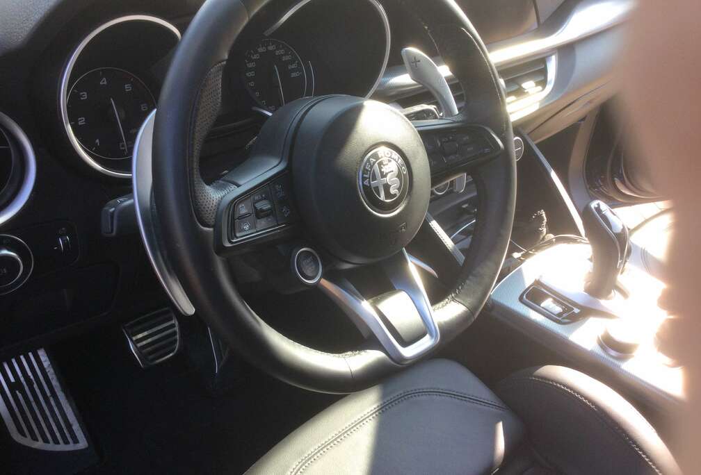 Alfa Romeo 2.2 Diesel 16V AT8 Q4 Veloce