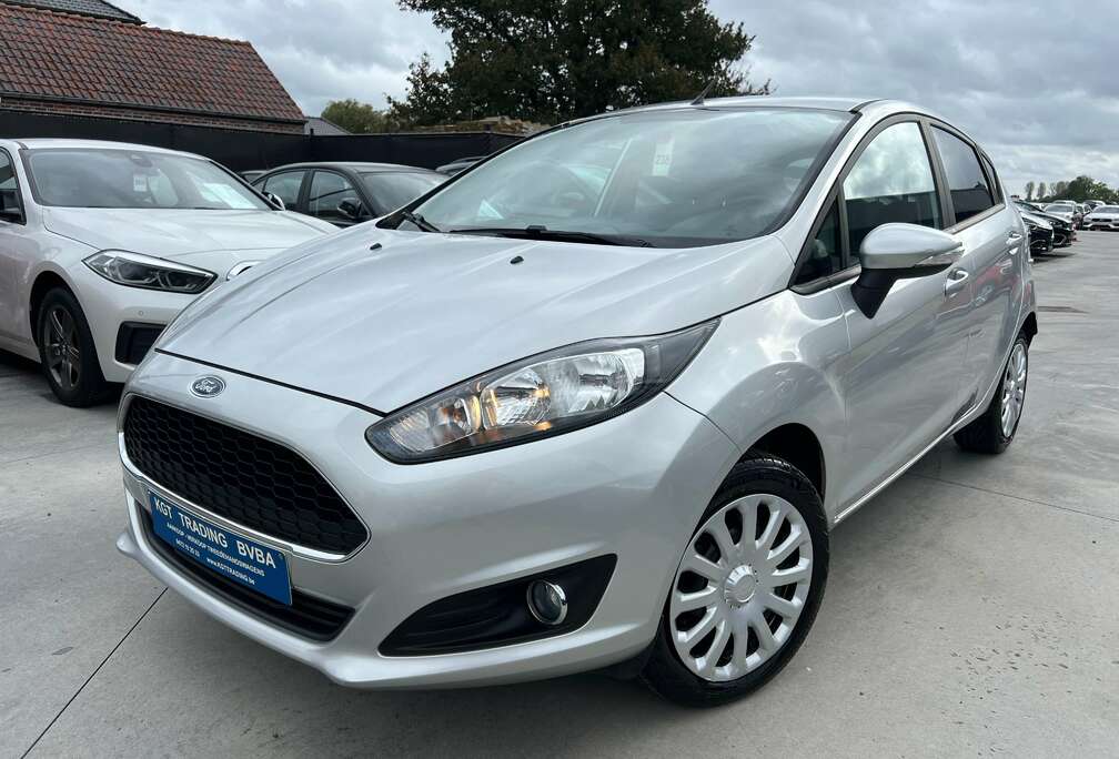 Ford 1.2i 82PK 5-DEURS PARKEERSENSOREN AIRCO CARPASS