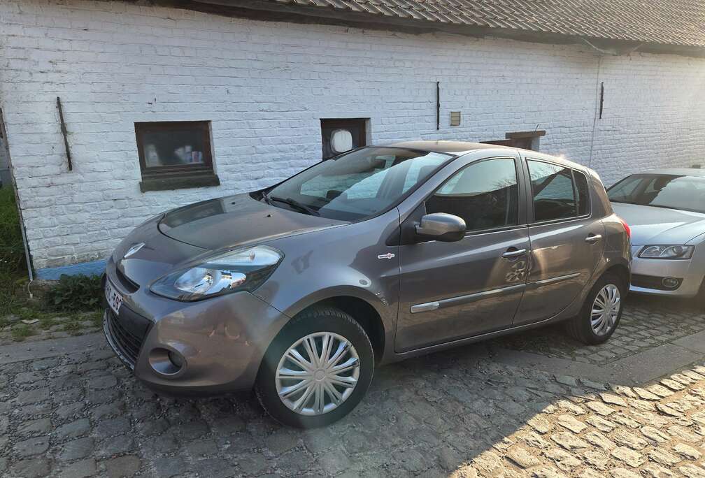 Renault Clio 1.2i TomTom LIVE