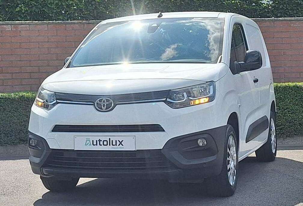 Toyota TOYOTA - 3PLACES - 11.562 € HTVA