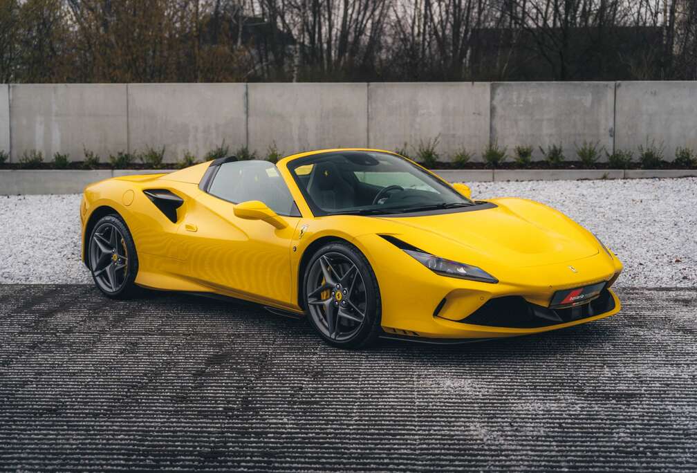 Ferrari Giallo Modena / Carbon Racing Seats / Lift / JBL