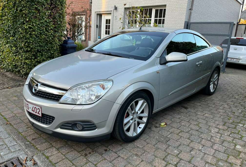 Opel Astra+Twin+Top+1.9+CDTI+Cosmo