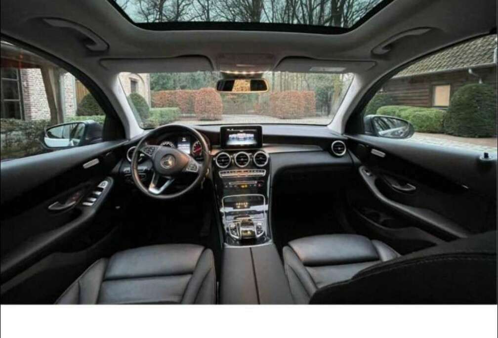 Mercedes-Benz e Coupe 4Matic 7G-TRONIC Edition 1