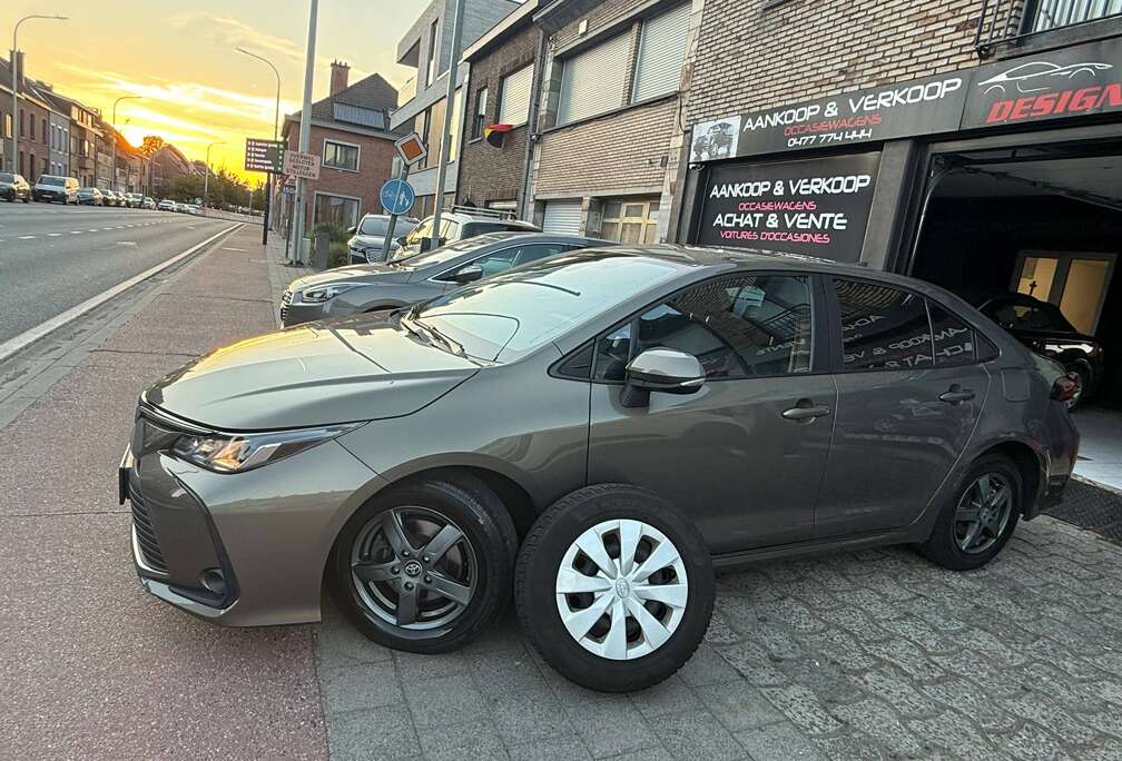 Toyota Corolla 1.6i Essence Petrol Dynamic*Kit Hiver*Garantie 1an*