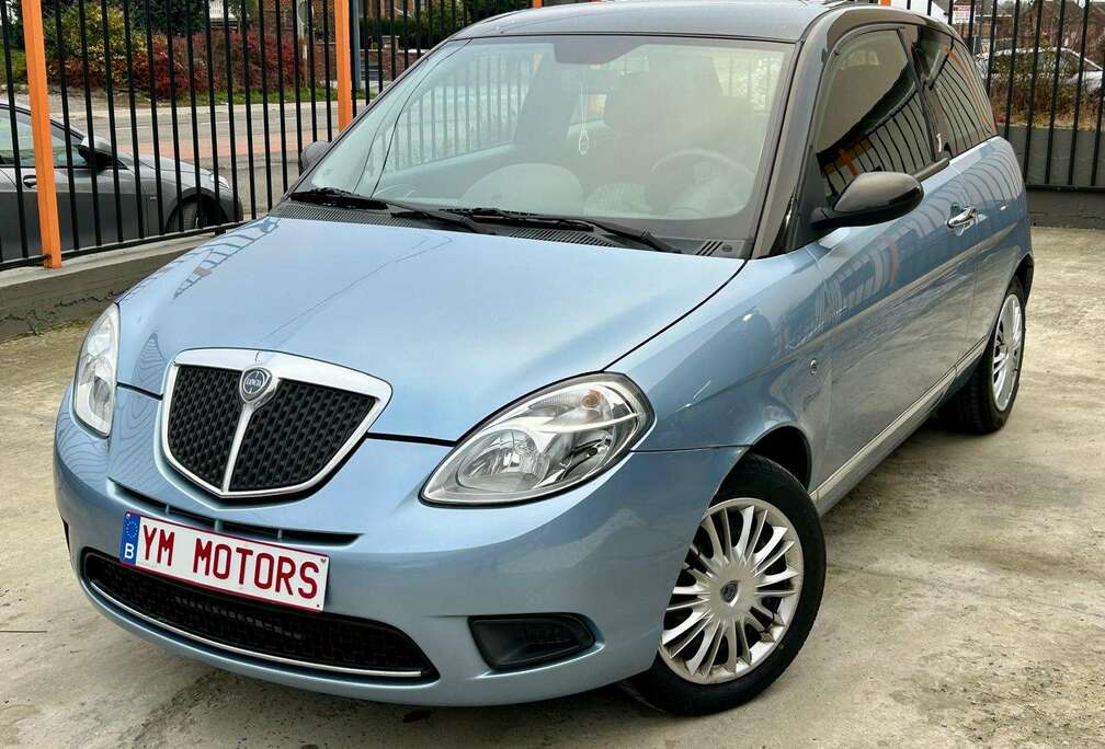Lancia Ypsilon 1.2i Argento ** air conditionnee **