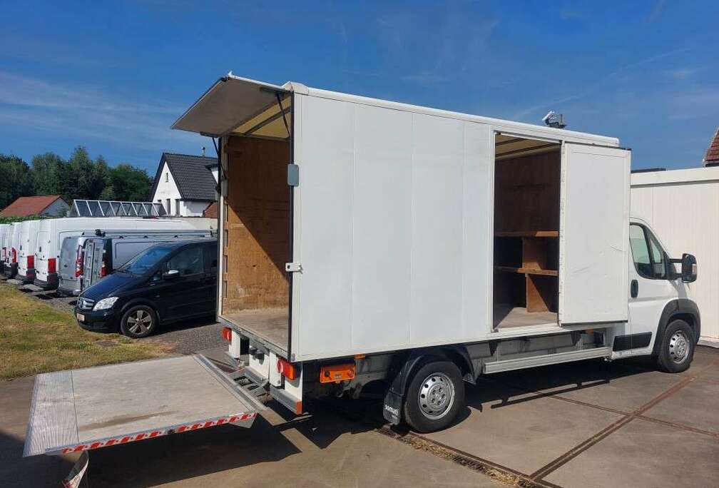 Peugeot Boxer KOFFER LAADKLEP lage km (17900+btw)
