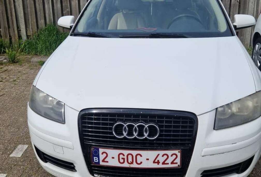 Audi A3 Sportback 2.0i 16v FSI Ambiente Tiptronic