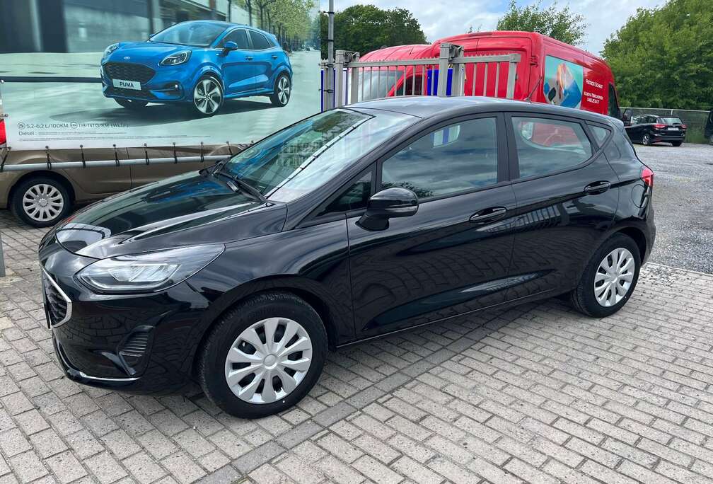 Ford NIEUWSTAAT MET SLECHTS 2220 KM  BENZINE CONNECT