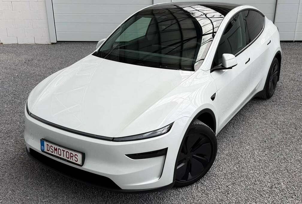 Tesla Juniper RWD  Premium versie met panoramisch dak, LED strips en scherm achteraan