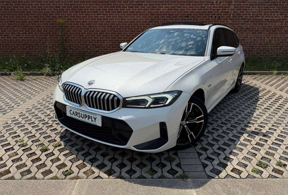 BMW Touring 330eAS PHEV - M-Sport - Panoramisch Schuifdak - Shadowline - Leder - LCI - Topstaat - Head-Up display