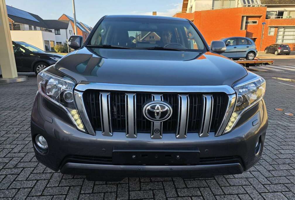 Toyota Land Cruiser 2.8 D-4D Premium A/T