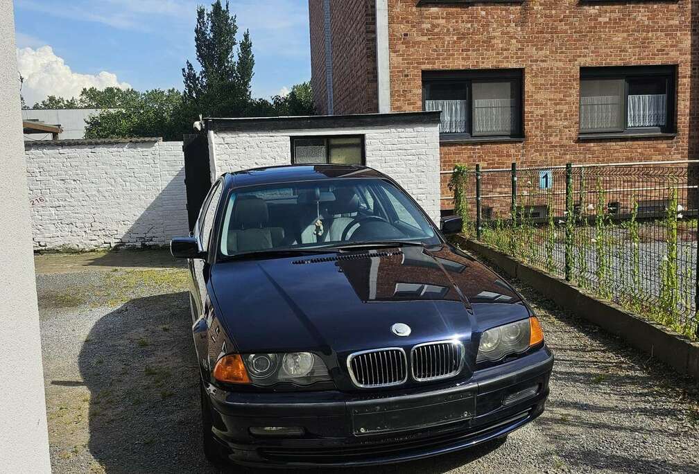 BMW 323iA