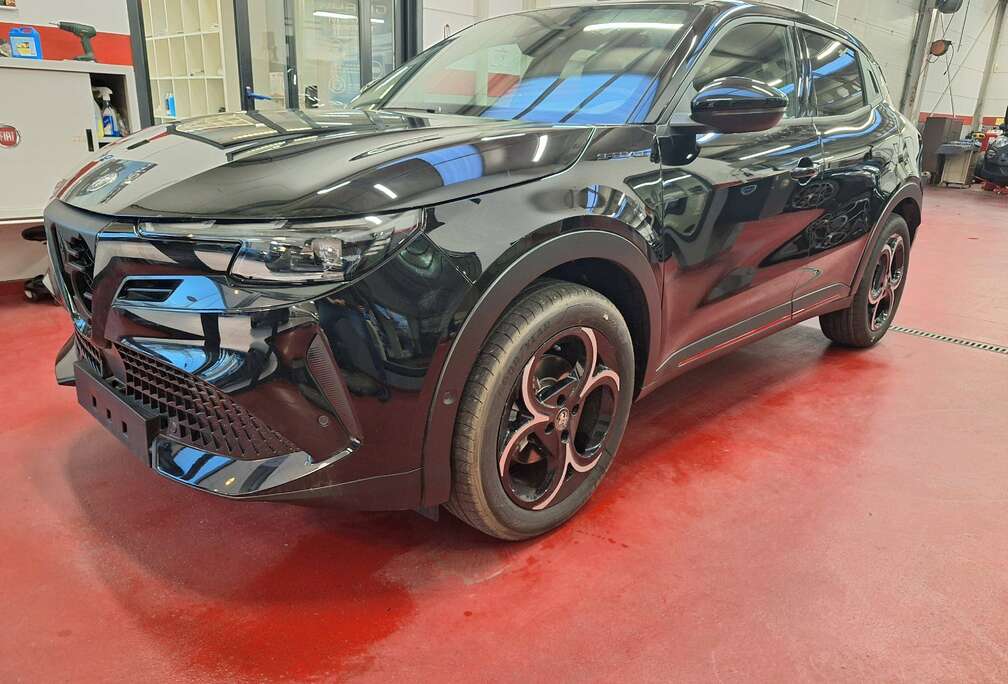 Alfa Romeo Junior 1.2 Hybrid Speciale 145 PK