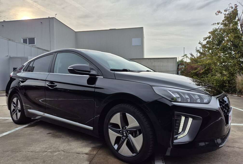 Hyundai 1.6 GDi HEV // HYBRID // 2022