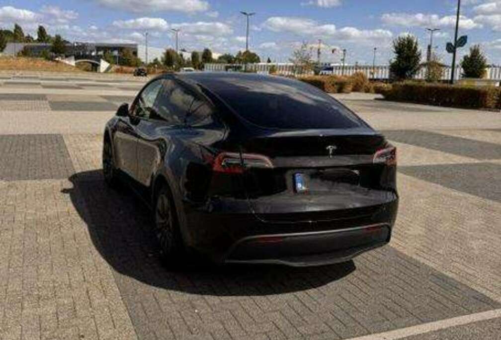 Tesla Model Y 72.5 kWh Long Range RWD