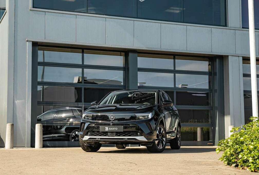 Opel Automaat 130pk  a. Camera  Navi  Dodehoekdet...