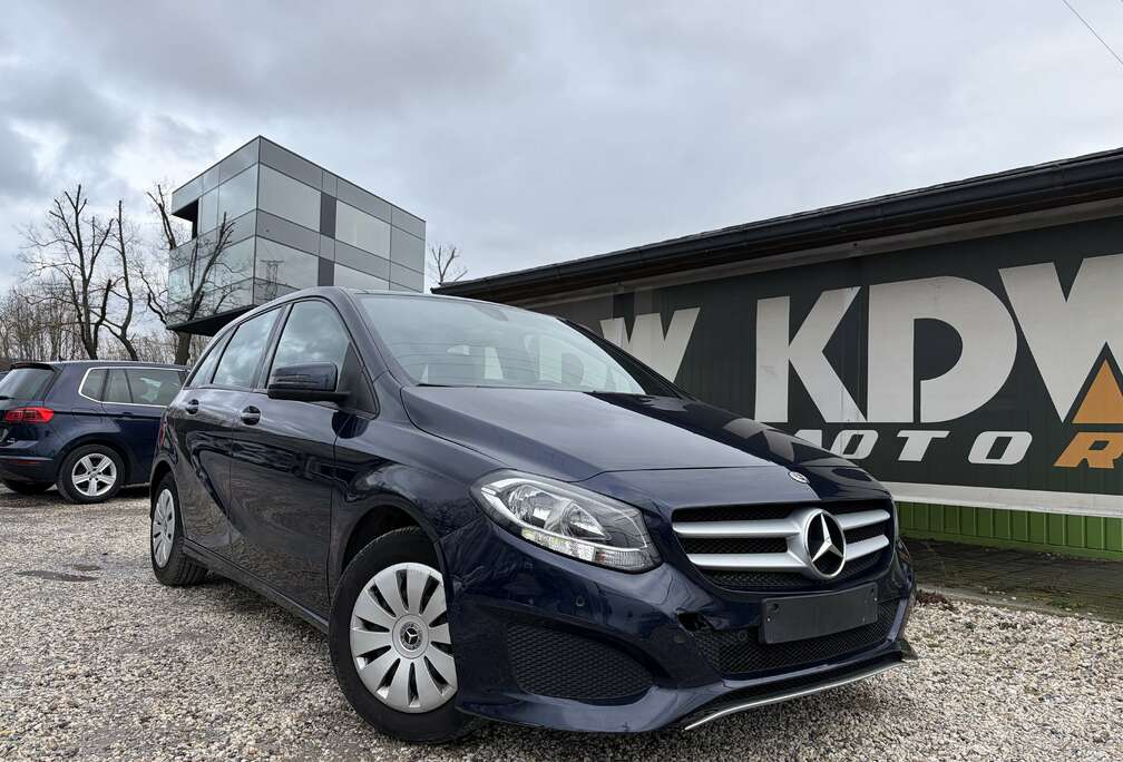 Mercedes-Benz B 180