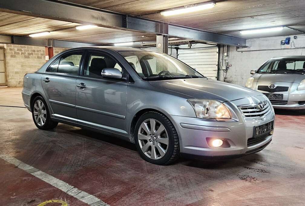Toyota Avensis 2.0i VVT-i 16v D4 Linea Luna