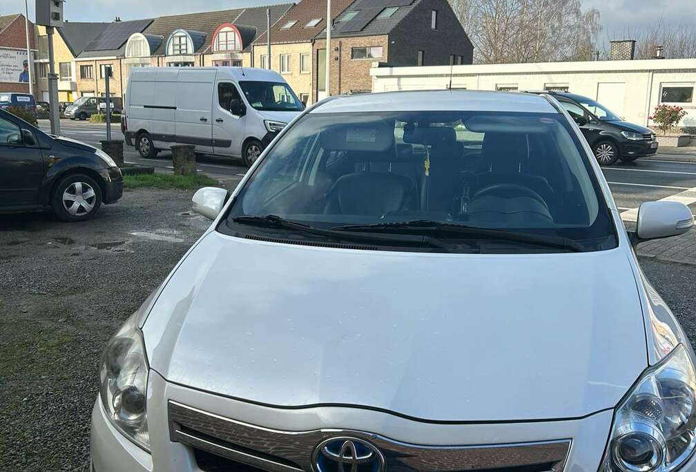 Toyota 1.8 Hybrid Executive