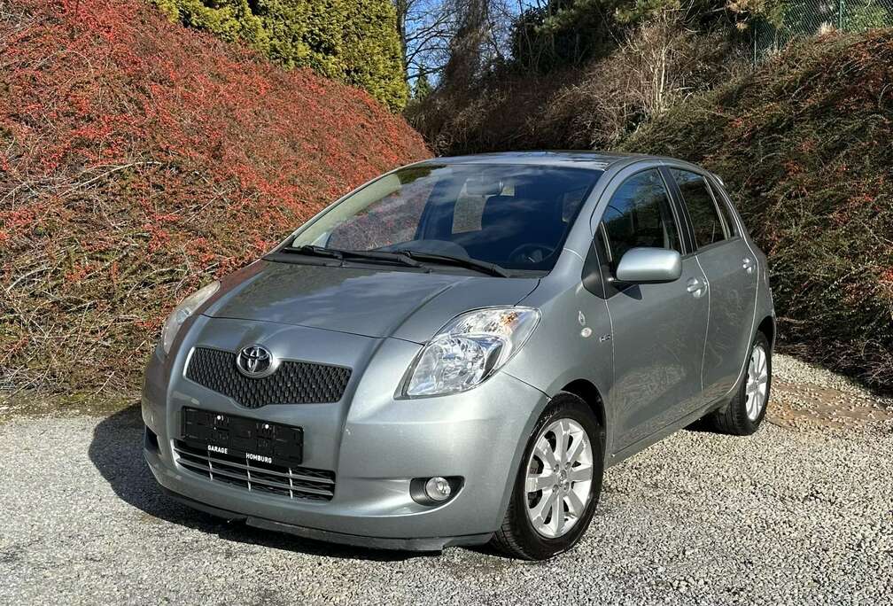 Toyota 1.4 Turbo D-4D Connected /Airco /Carnet Toyota /..