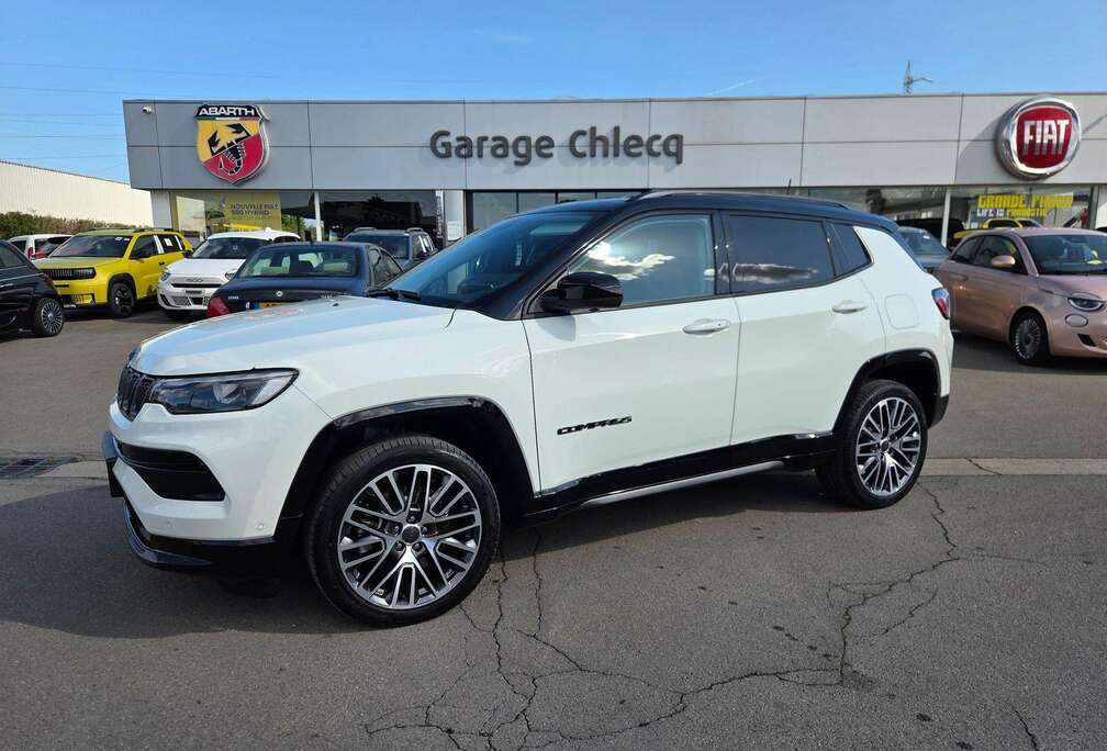 Jeep SUMMIT 4XE PLUG-IN HYBRID