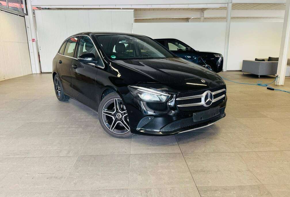 Mercedes-Benz B180 INCL 1 JAAR GARANTIE + EXTRA WINTERKIT OP VEL