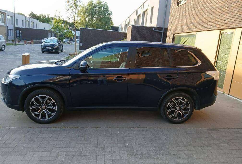 Mitsubishi Outlander 2.2 DI-D 2WD Touch Edition