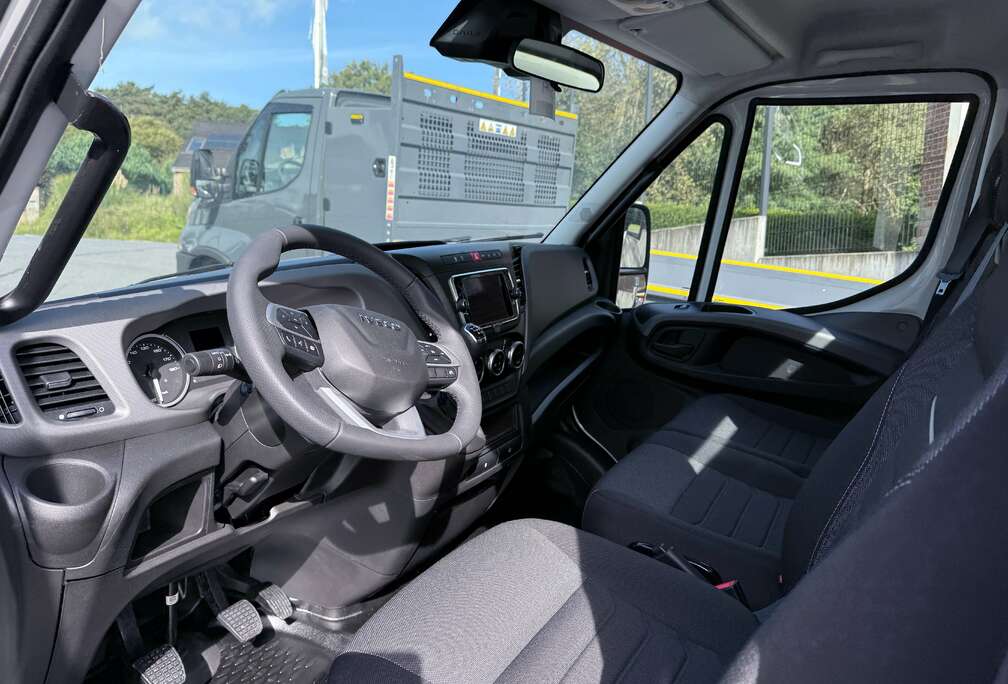 Iveco BENNE BASCULANTE noir