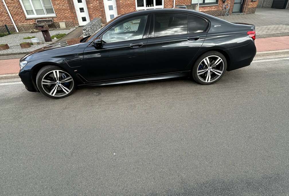 BMW 740eA Plug-In Hybrid (240 kW)