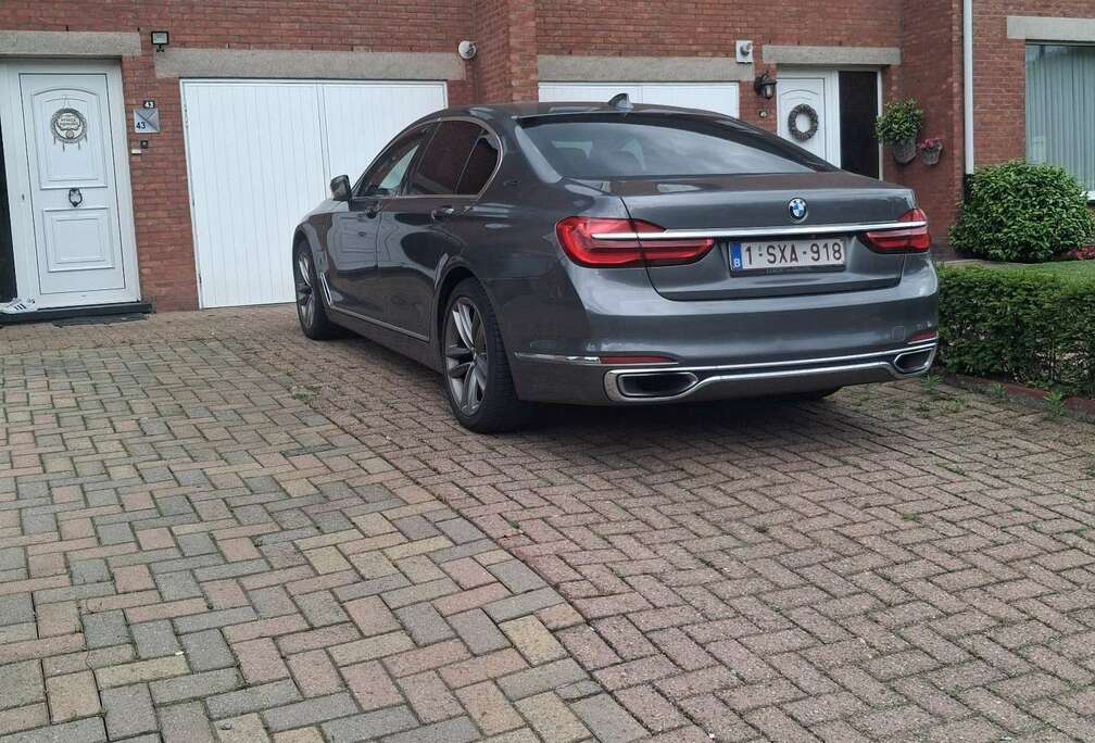 BMW 740eA Plug-In Hybrid (240 kW)