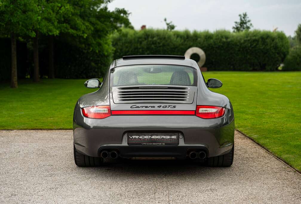 Porsche .2 C4 GTS COUPE / CHRONO / SUNROOF / PDLS / BOSE / SPORT EXHAUST