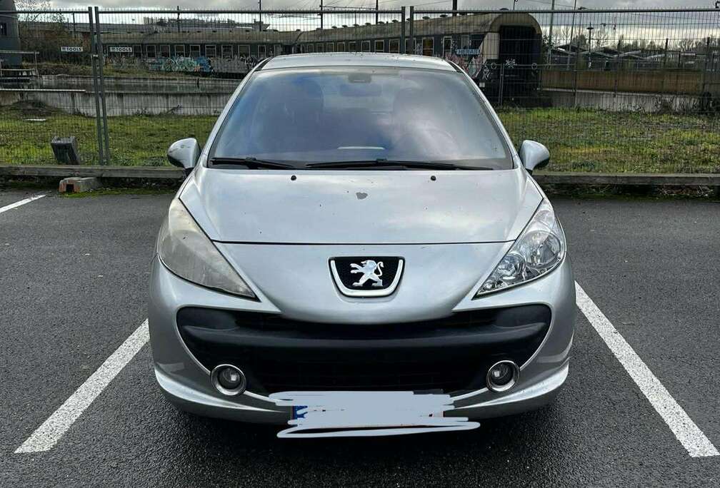Peugeot 207 1.4i 16v Trendy  EMBRAYAGE + BATTERIE de 2025