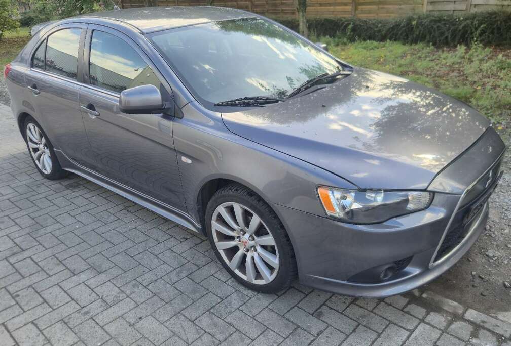 Mitsubishi 1.8i Instyle