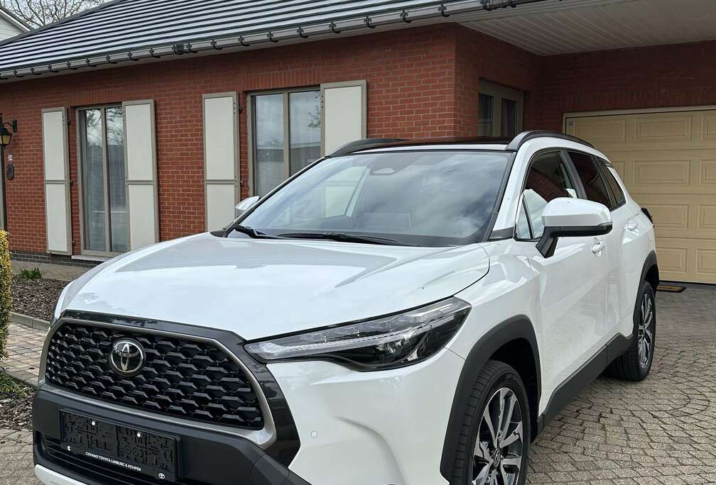 Toyota Hybrid 1.8 2WD Dynamic e-CVT (103 kW)