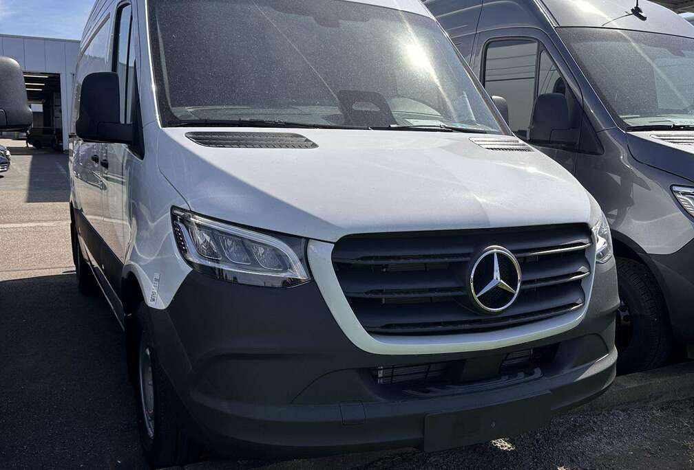 Mercedes-Benz 319 CDI GB L2 RWD 9G-TRONIC 3.5T Stabilisatienivea